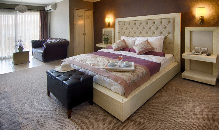 ROMANCE HOTEL